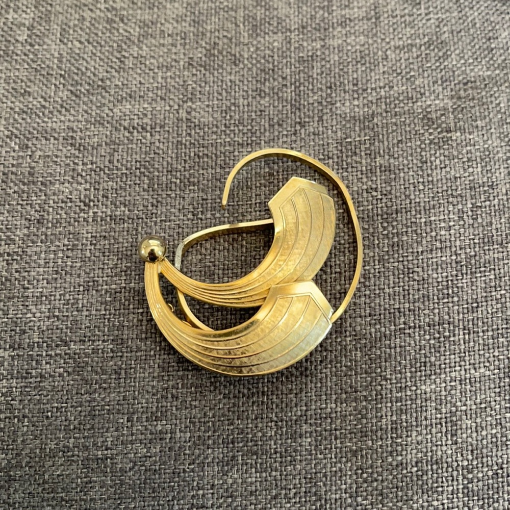 Unsigned Gold Tone Brooch Pin